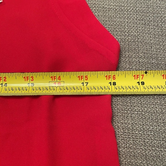 NWT FOREVER 21 Red Sleeveless Top with Curved Hem Lines Small - Picture 5 of 13